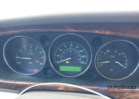 2004 Jaguar Xj Xj8 z USA, uszkodzony, nr VIN SAJWA71C94SG19638